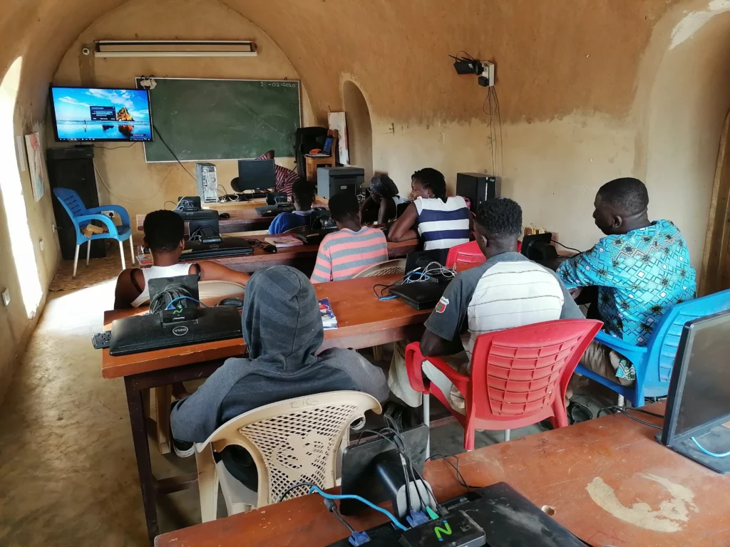 Social Day Ideen: 5 Vorschläge für erfolgreiche Corporate Volunteering Tage Click A Tree Entrepreneurship School Ghana 2020 018 social day