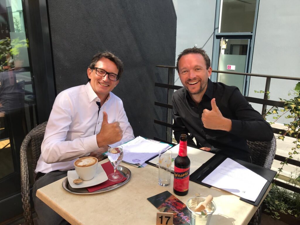Changing Lives: Die Click A Tree Story Chris Kaiser und Dr. Paul Blazek bei der Grundung von Click A Tree Unsere Geschichte
